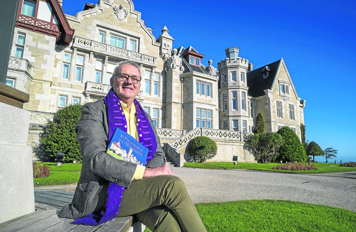 Juan Carlos Flores-Gispert, la pasada semana, ante el Palacio de La Magdalena. 