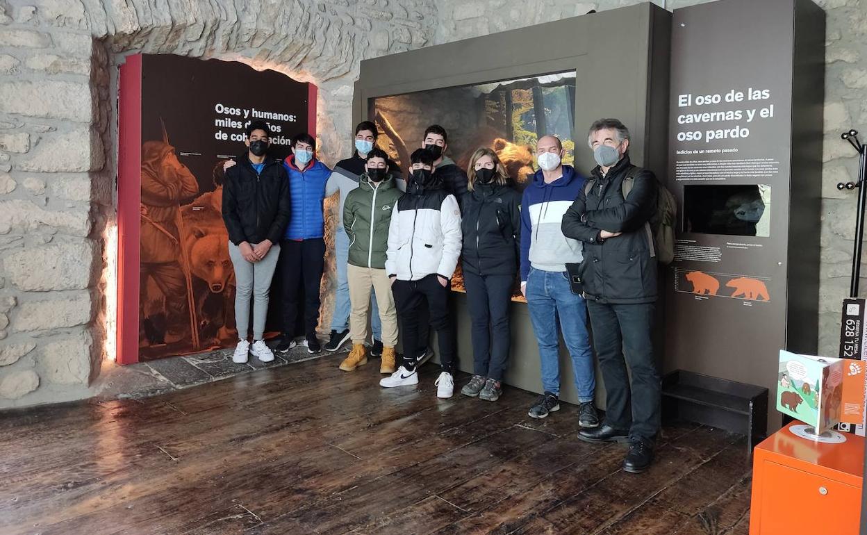 La Casa del Oso Pardo, en Potes, acoge a los grupos del IES Jesús de Monasterio.