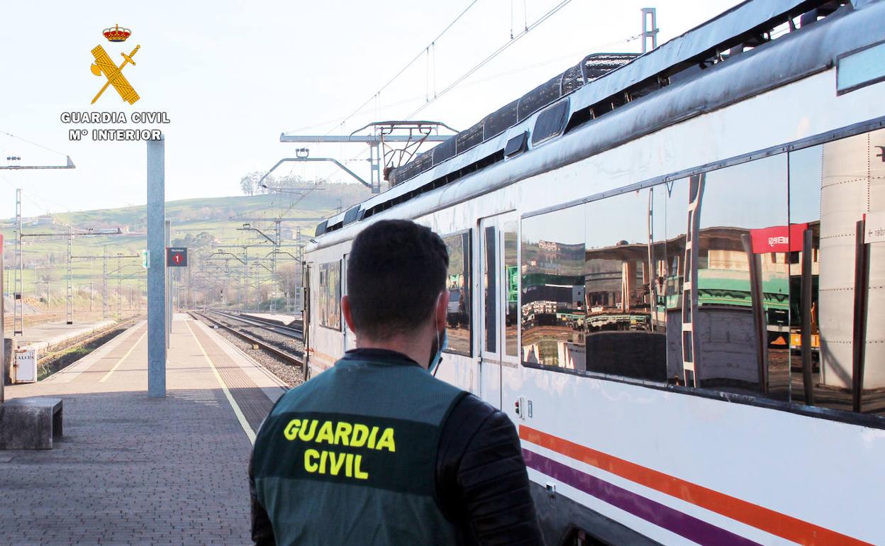 Detenido un grafitero de 18 años por pintar un tren en Reinosa y lanzar piedras contra un vigilante