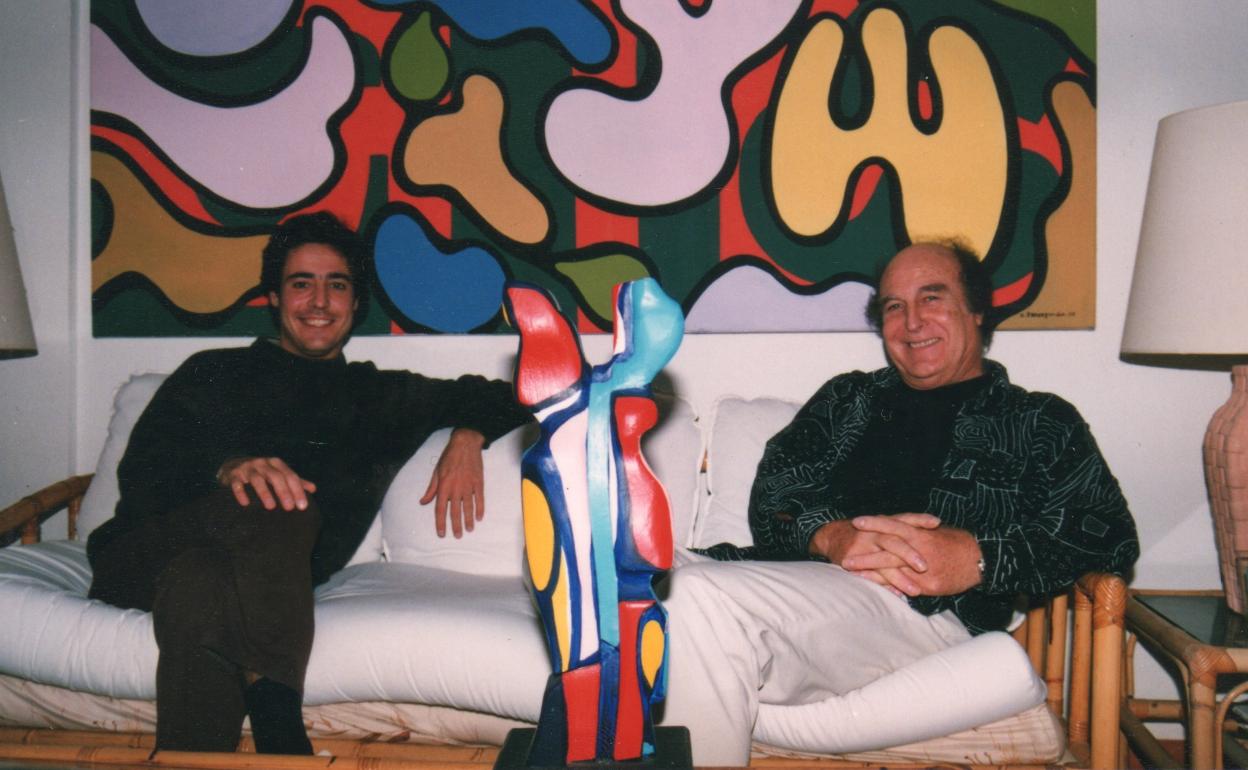 José Javier Gómez Arroyo junto al pintor Carlos Sansegundo. 