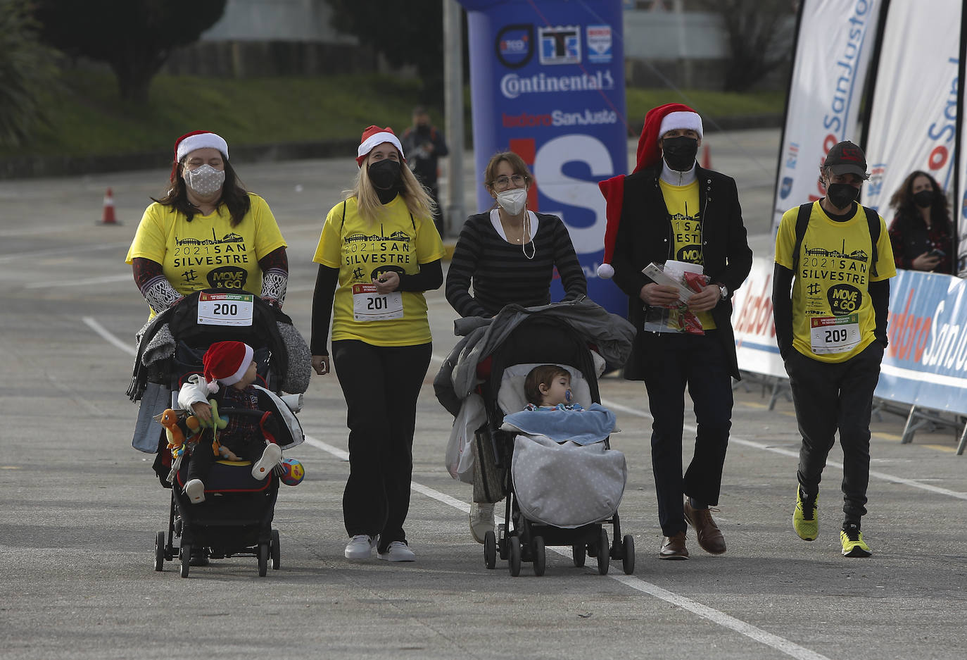 Fotos: Así ha transcurrido la San Silvestre de Torrelavega para recaudar alimentos para Cruz Roja