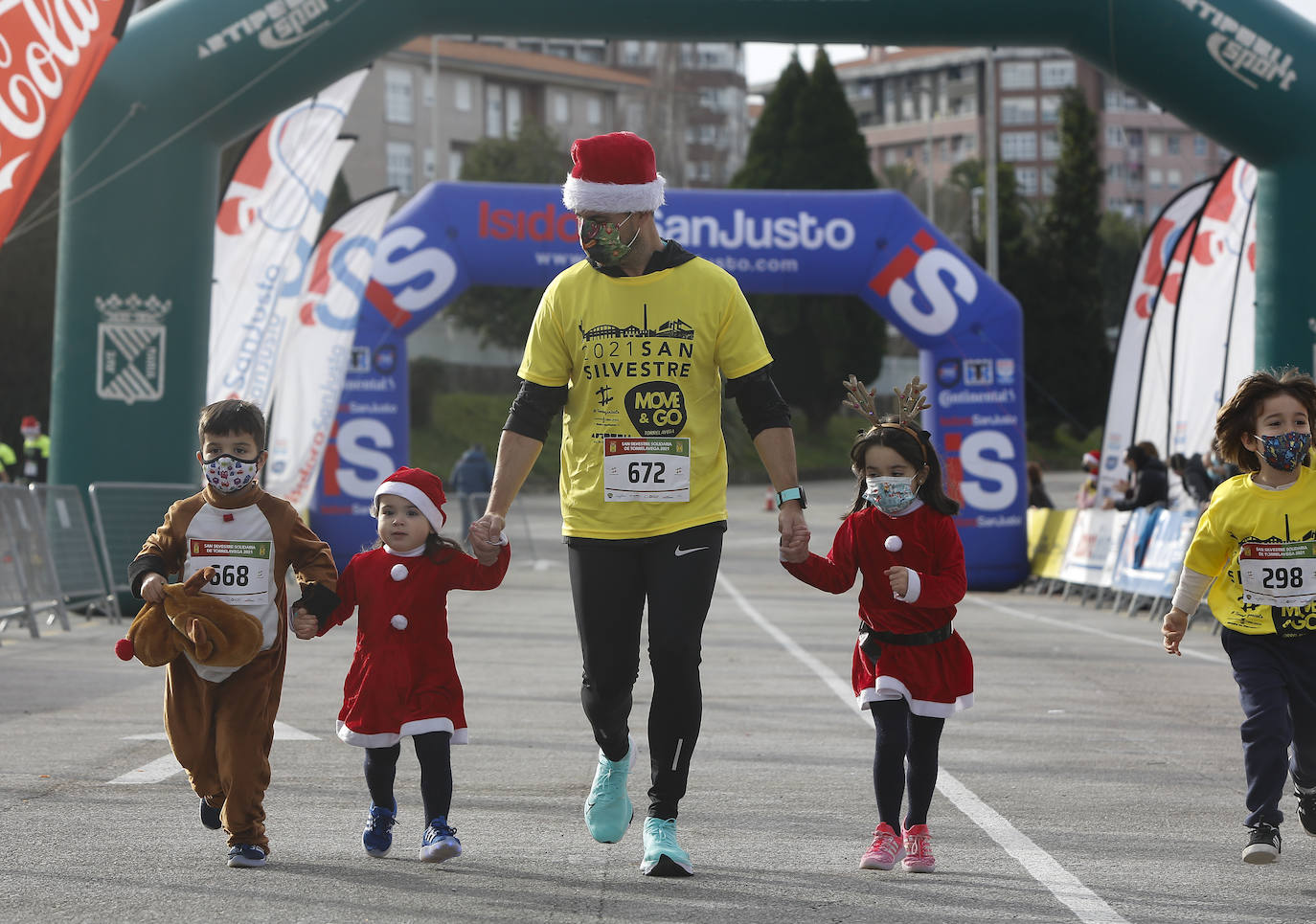 Fotos: Así ha transcurrido la San Silvestre de Torrelavega para recaudar alimentos para Cruz Roja