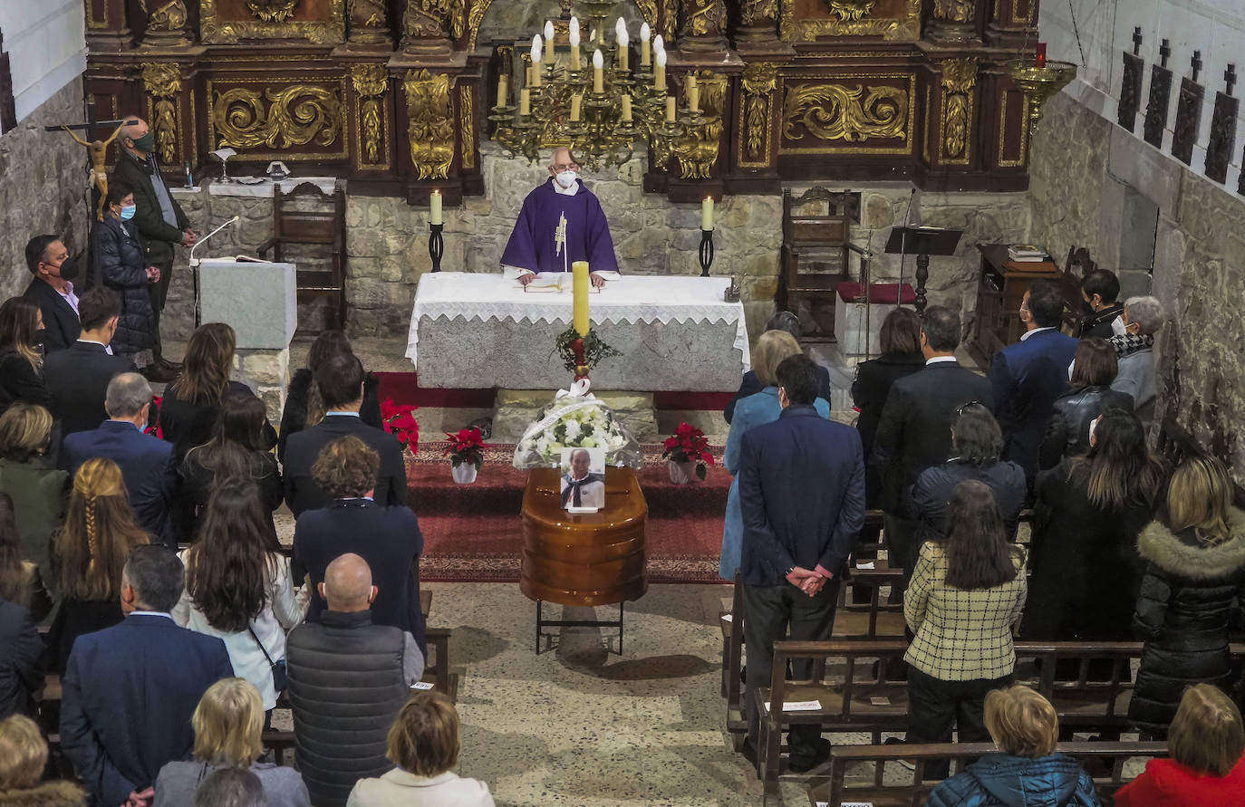 Fotos: Decenas de vecinos y autoridades despiden al exalcalde Severiano Ballesteros