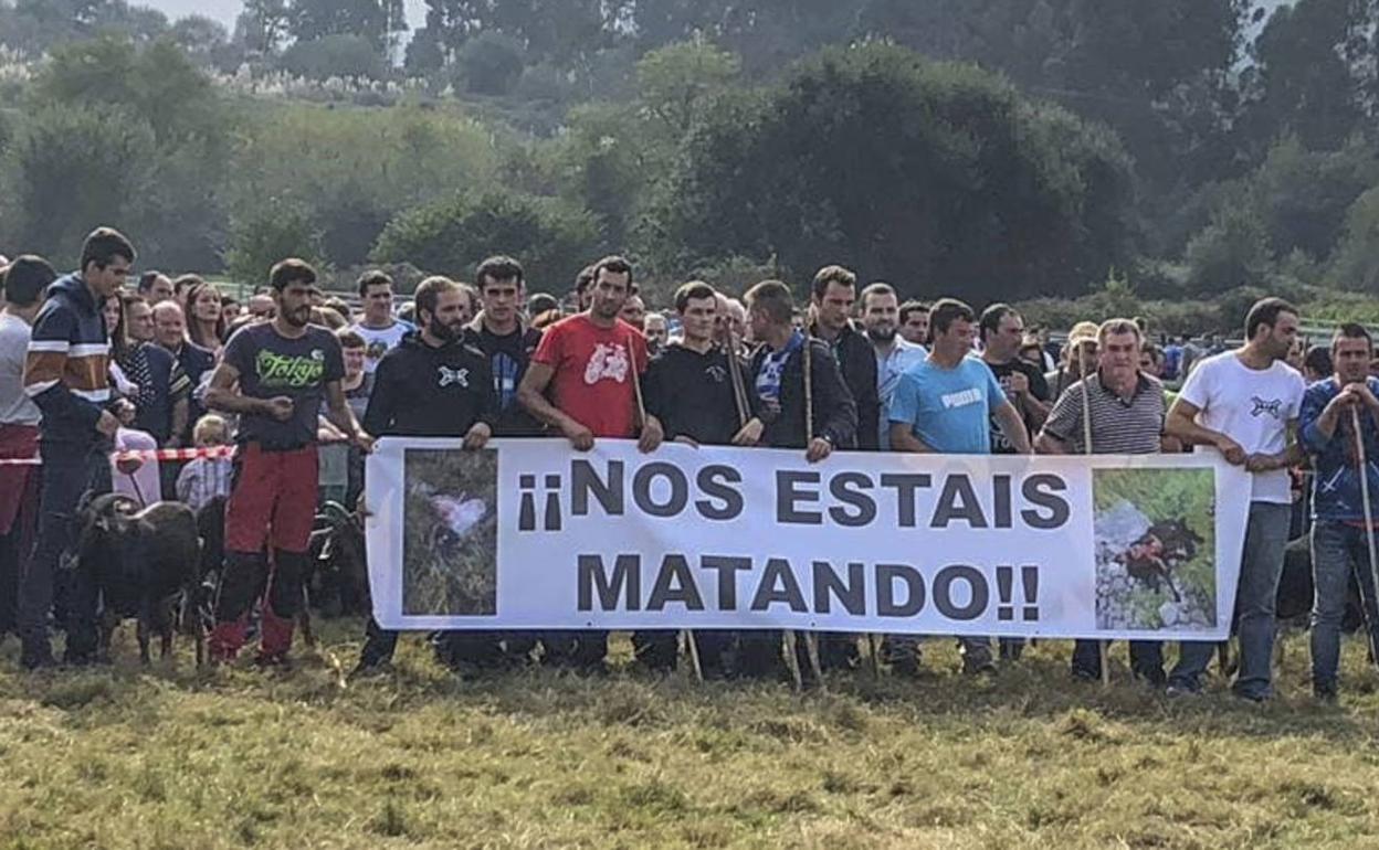 Manifstación en 2018 en Guriezo para exigir medidas contra los ataques del lobo.