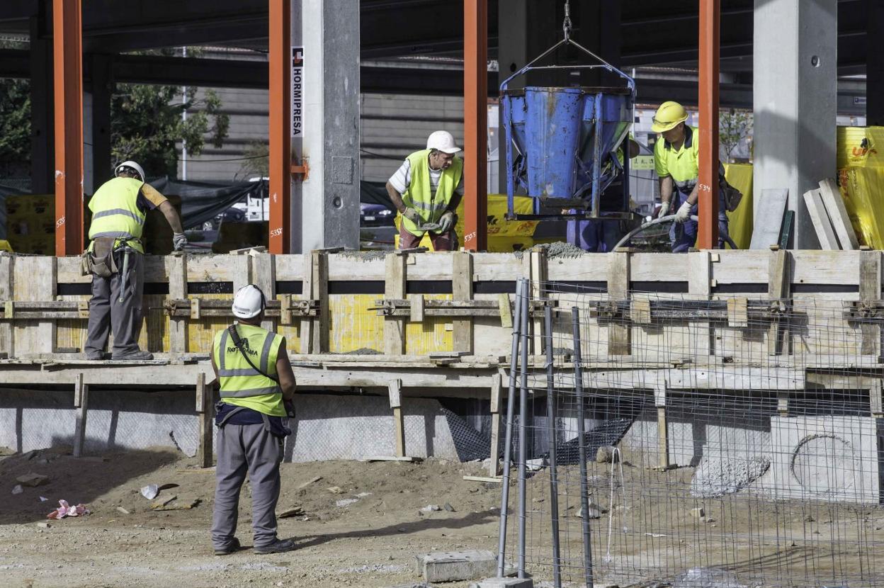 El 68% de los contratos eventuales del sector de la construcción en Cantabria son por obra y servicio. roberto ruiz