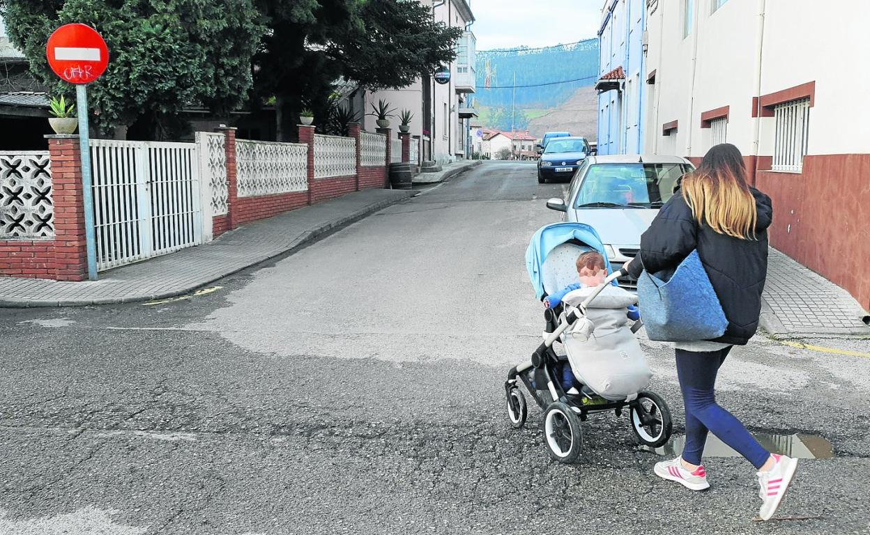 Vista general de la calle Asturias, de Unquera, donde se acometerán algunas de las actuaciones. 