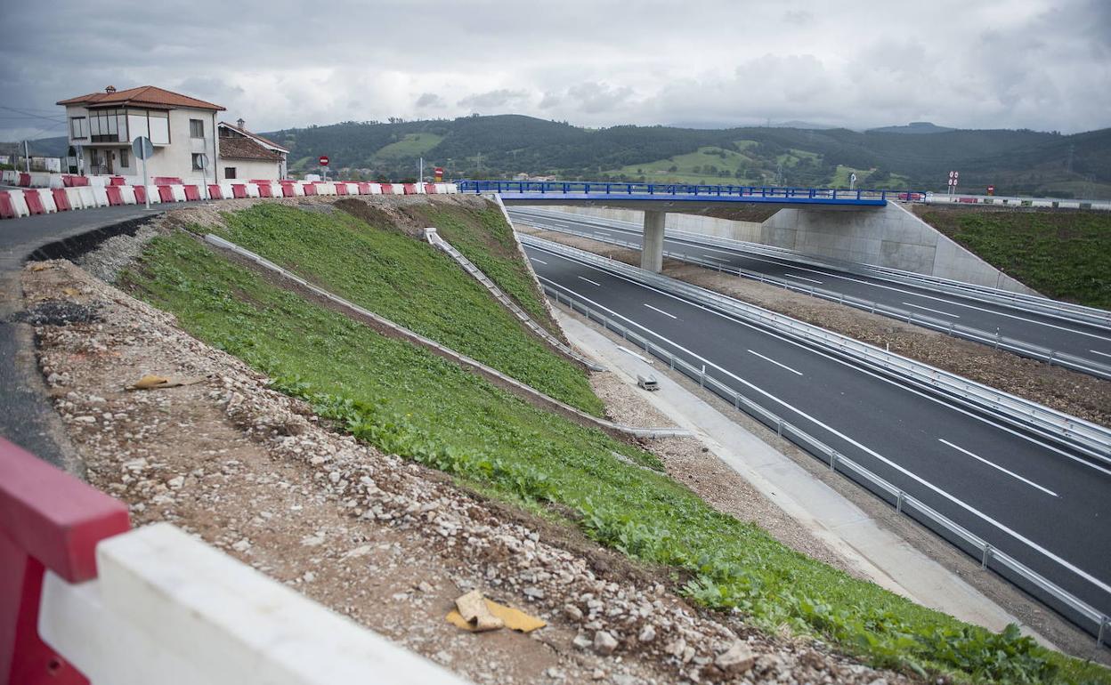 La construcción de la A-8 generó un tráfico adicional en el municipio.