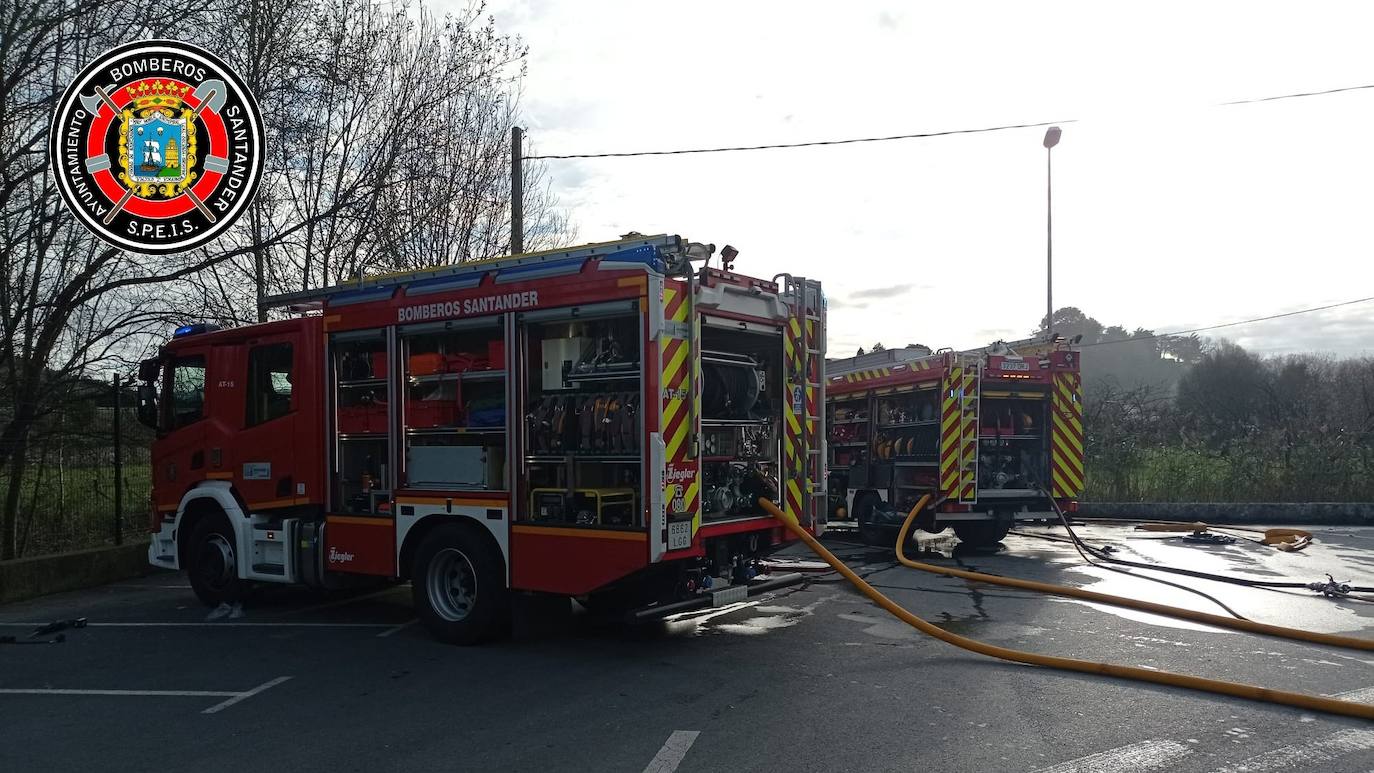 Fotos: Las imágenes del incendio del supermercado y el dispositivo de extinción