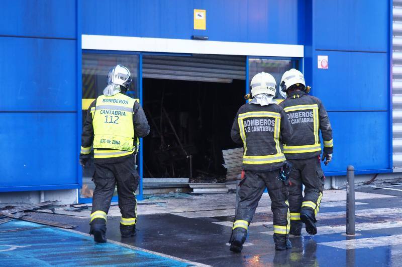 Fotos: Las imágenes del incendio del supermercado y el dispositivo de extinción