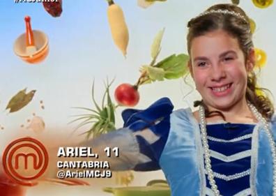 Imagen secundaria 1 - Durante el duelo final Ariel, ya eliminada de la competición, apareció vestida de princesa.