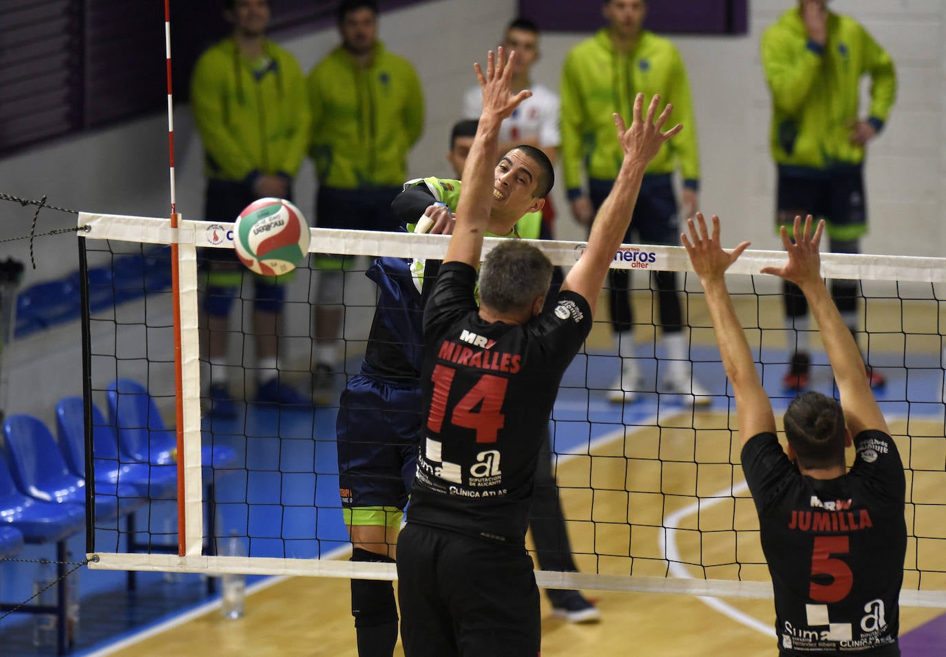 Fotos: El Textil da el primer paso hacia las semifinales de la Copa del Príncipe