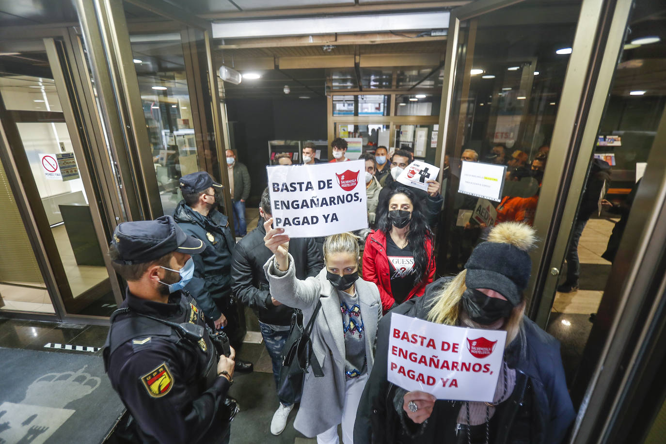 Fotos: Los hosteleros protestan para reclamar las ayudas prometidas