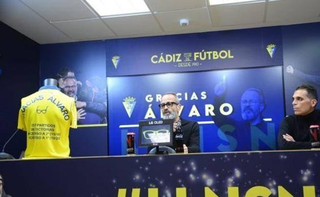 El cántabro Álvaro Cervera, en su despedida junto a Roberto Perera. 