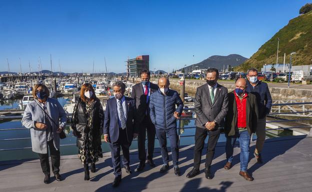 Cuatro consejeros del Gobierno acompañaron este jueves al presidente en su visita al Puerto de Laredo.