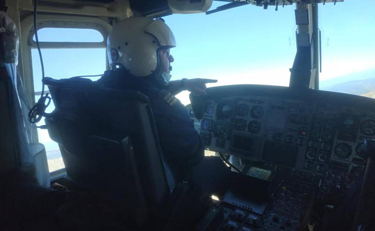 Rescatados en buen estado dos senderistas enriscados bajo la cumbre del Pico Porracolina, en Ruesga