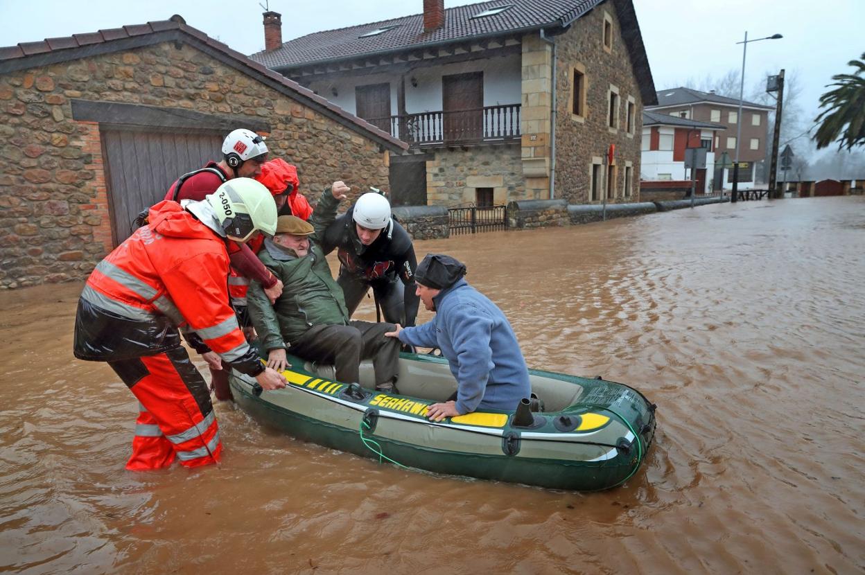 Los vecinos de Mazcuerras sufrieron graves inundaciones en enero de 2019.