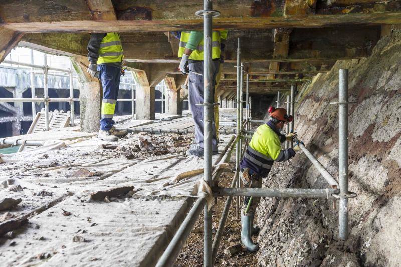 Los muelles se ampliaron hacia el oeste, la actual explanada del Centro Botín, y en los años 40 el original se sustituyó por el que ahora se va a rehabilitar de hormigón