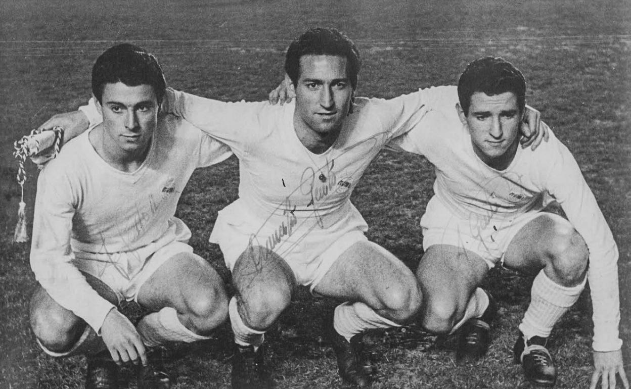 Julio, Paco y Antonio Gento, con la camiseta del Real Madrid. 