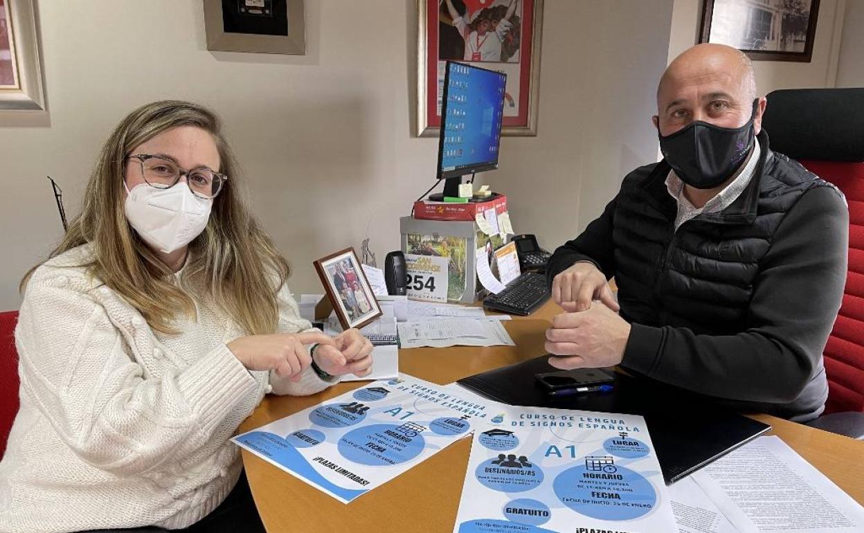 Melisa Saiz y el alcalde Agustín Molleda.