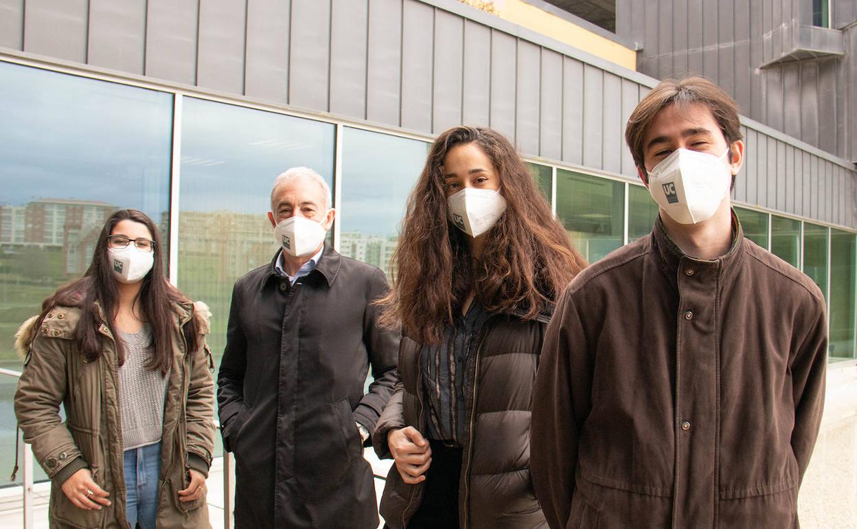 De izquierda a derecha los premiados: Esther Ahedo, José Alberto López, Nuria María Rodríguez y Javier López.