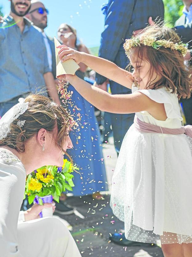 Elena María Saiz y David Argüeso se casaron en el santuario de Montesclaros el pasado 4 de septiembre. Tras tres fechas fallidas «la semana de la boda vimos peligrar la boda de nuevo por un accidente que sufrió el novio y que, por suerte, quedó en casi nada».