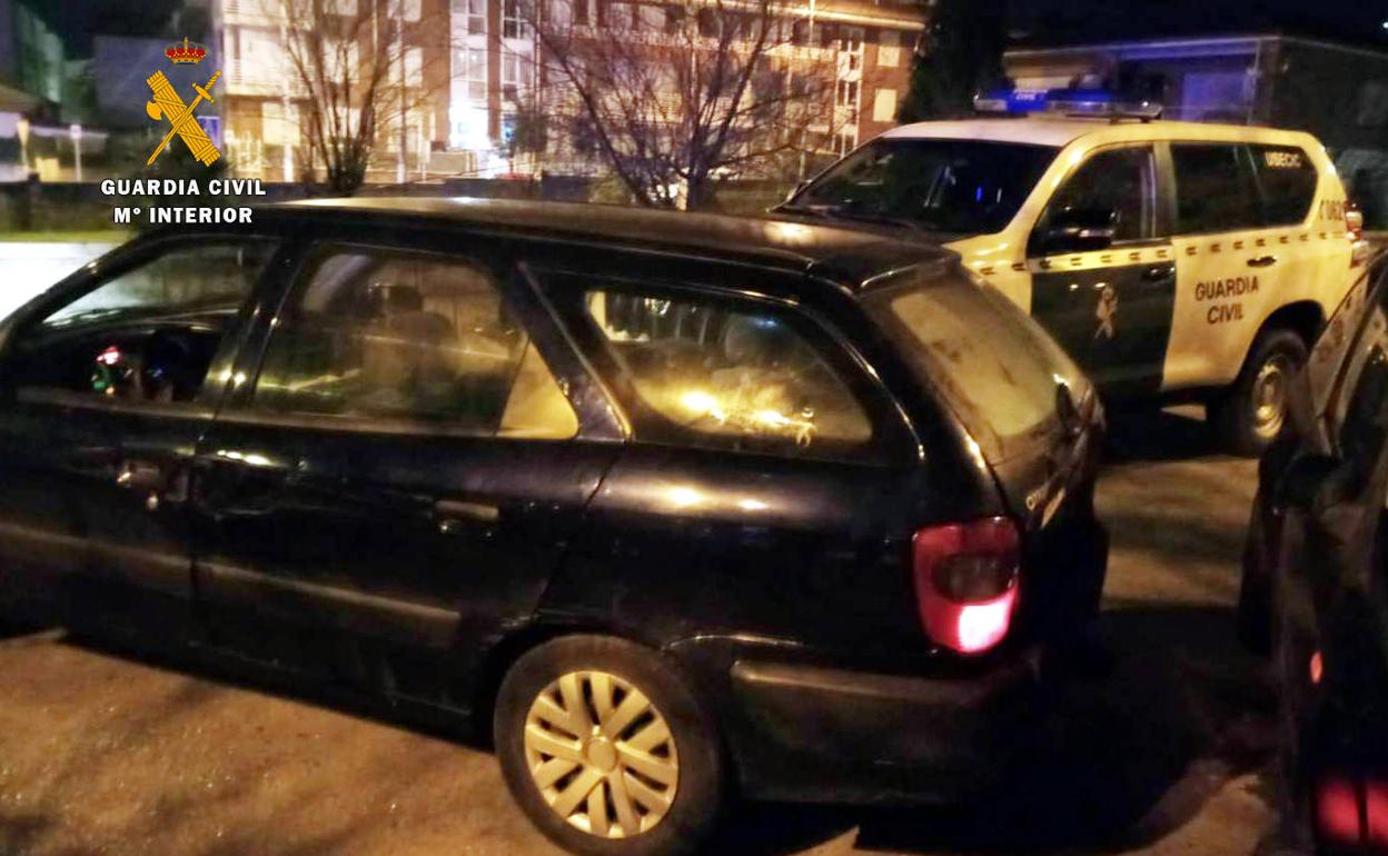 Embiste a la patrulla, toma rotondas al revés y hiere de gravedad a un guardia civil al atropellarle una pierna