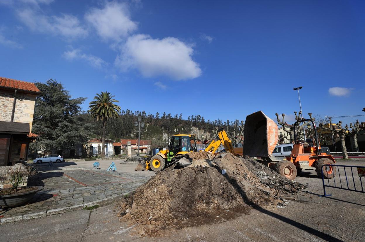 Trabajos de movimiento de tierras en el entorno del Palacio de Jesús de Monasterio. 
