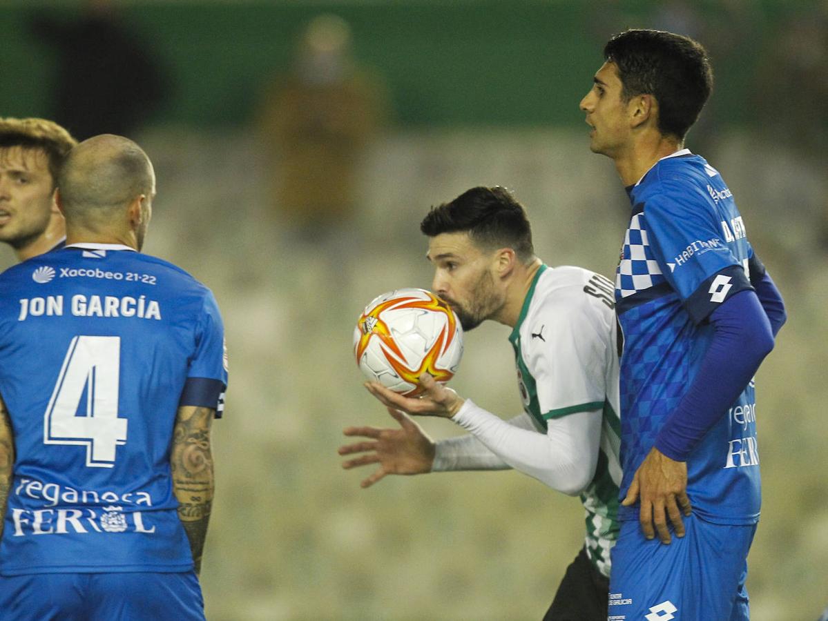 Desigual partido del equipo en los Campos de Sport