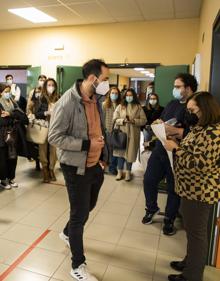 Imagen secundaria 2 - «Llevo meses estudiando, voy a por todas para aprobar el MIR»