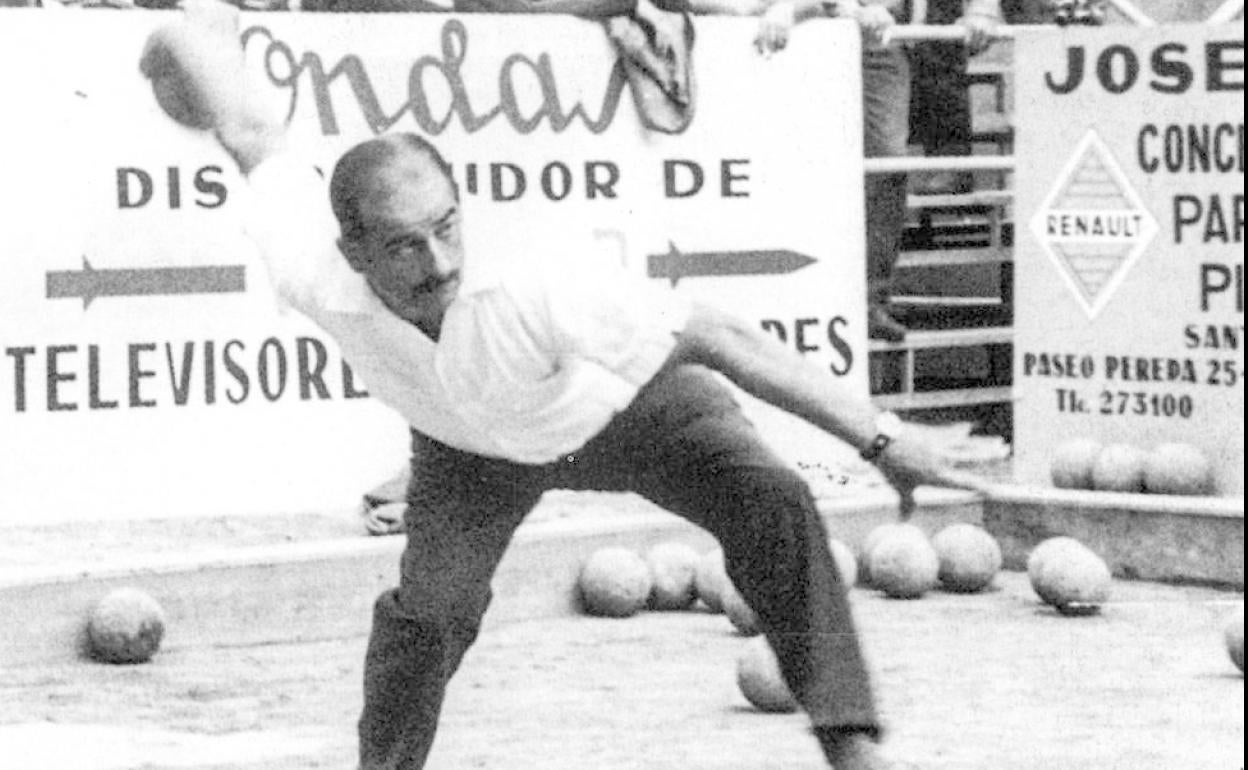 Manolo Escalante, jugando desde el tiro durante la final del campeonato. 