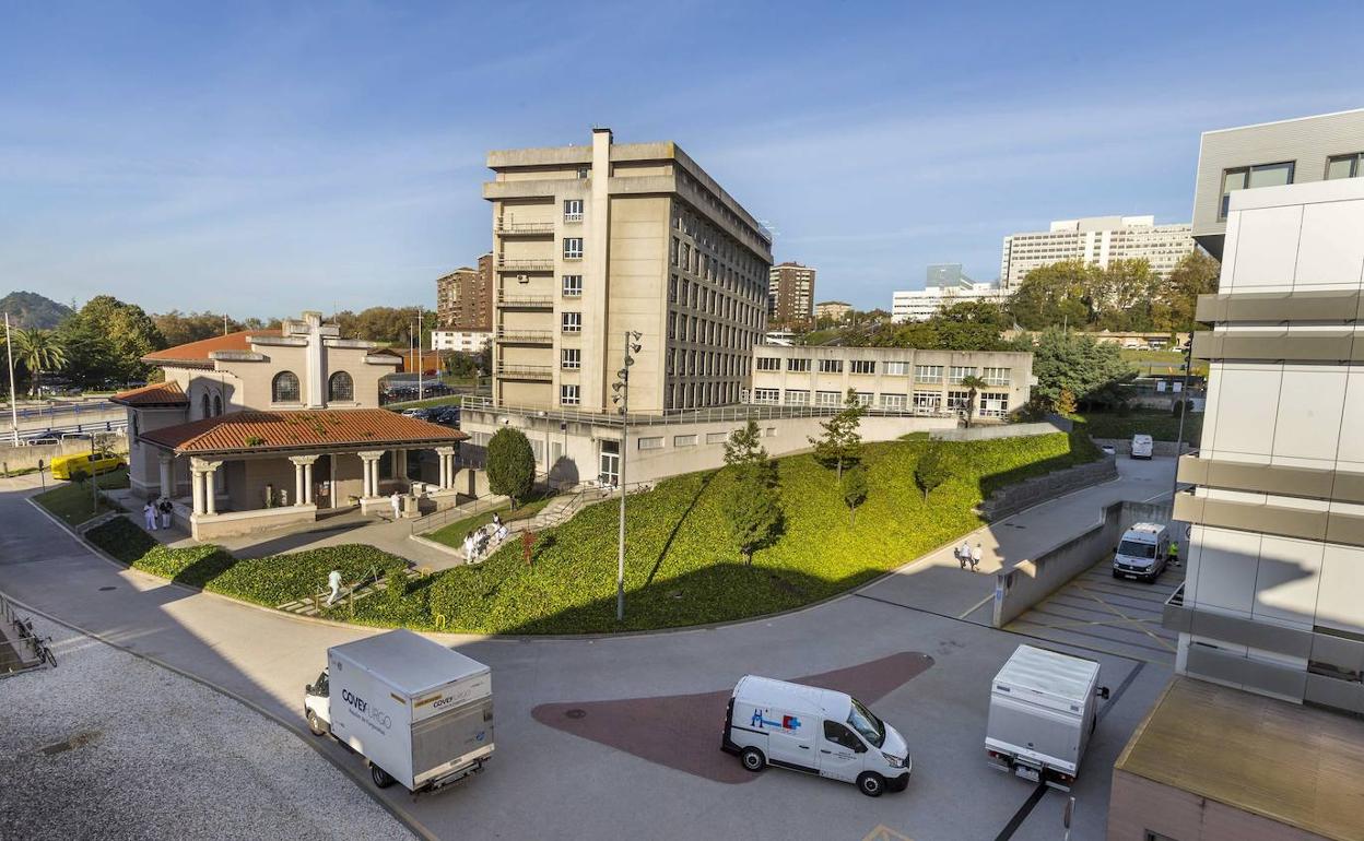 Zona del Hospital Valdecilla, entre la Facultad de Enfermería y las Tres Torres, donde está proyectado el búnker de los protones. 