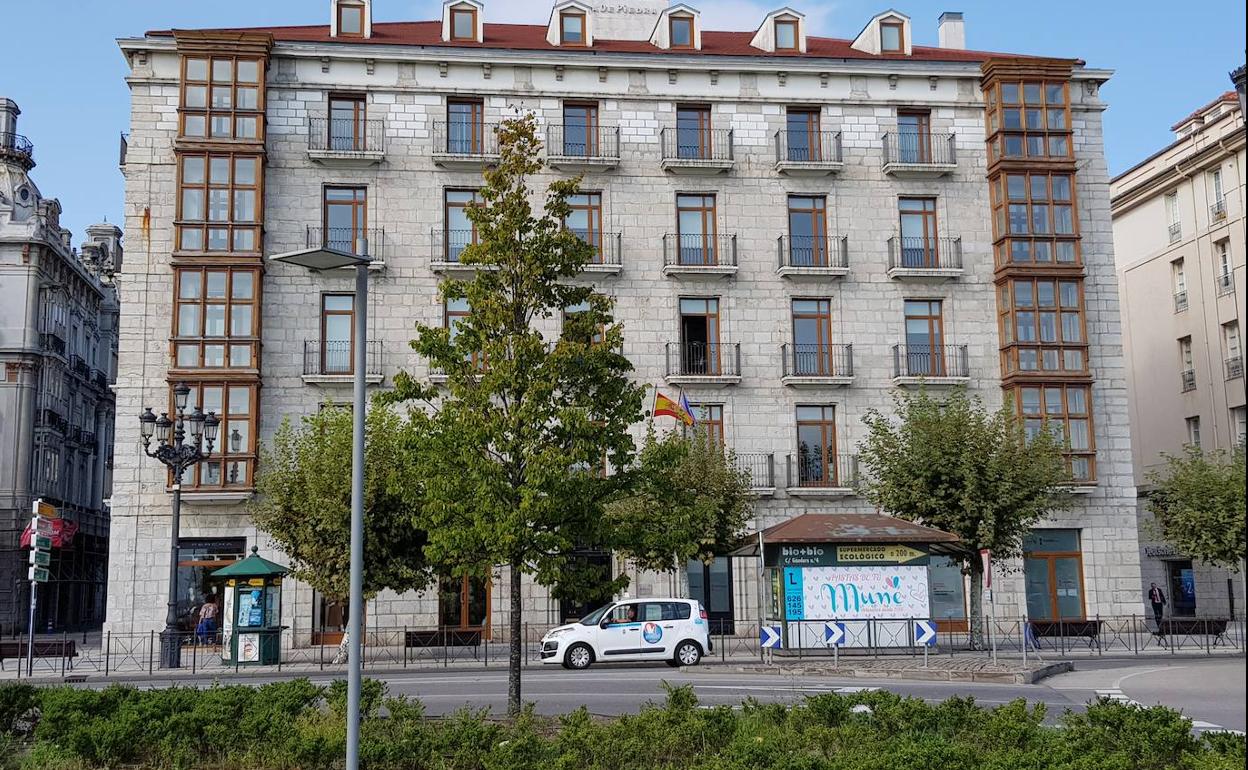 Edificio del Paseo de Pereda en el que se ubica la OPE.