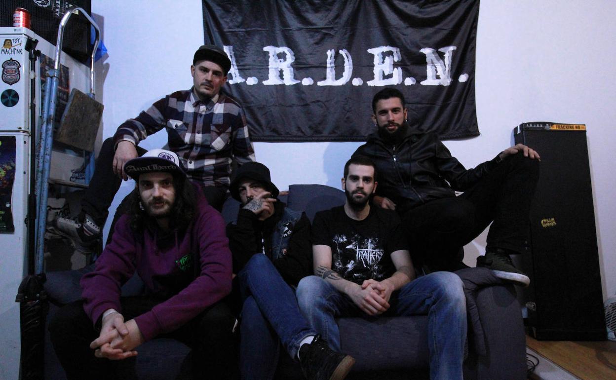 La banda A.R.D.E.N con su formación actual