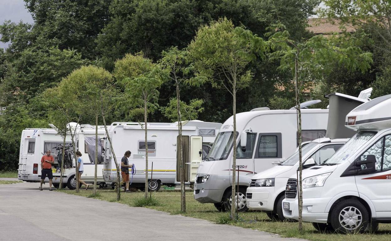 Aparcamiento regulado para autocaravanas en Suesa