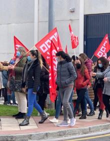 Imagen secundaria 2 - La huelga de las conserveras paraliza el polígono de Santoña