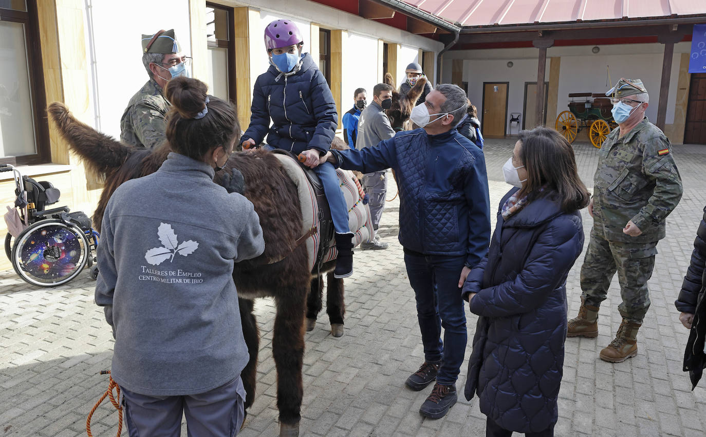 Fotos: Visita de la ministra Robles a Cantabria