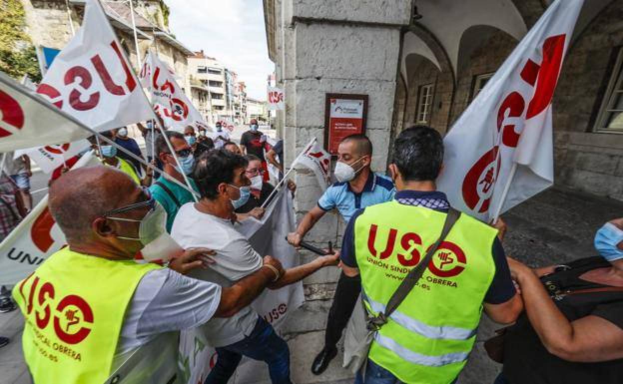 USO se concentró contra el plan del CES de dejar fuera al sindicato.