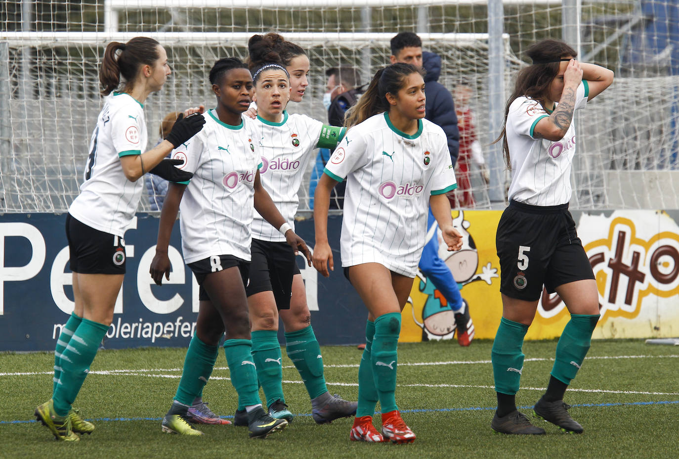Fotos: El Racing Fémimas despierta ante el Barça B