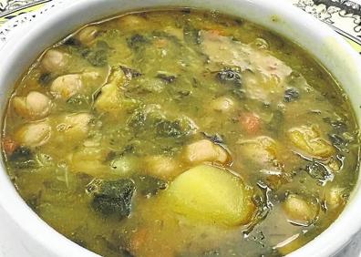 Imagen secundaria 1 - Potaje de garbanzos con espinacas y bacalao; y chuleta de frisona del valle. 