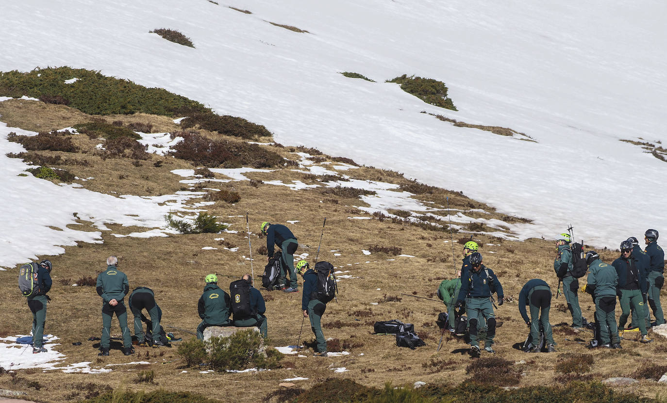 Fotos: Efectivos del Greim realizan simulacros de salvamento en Alto Campoo