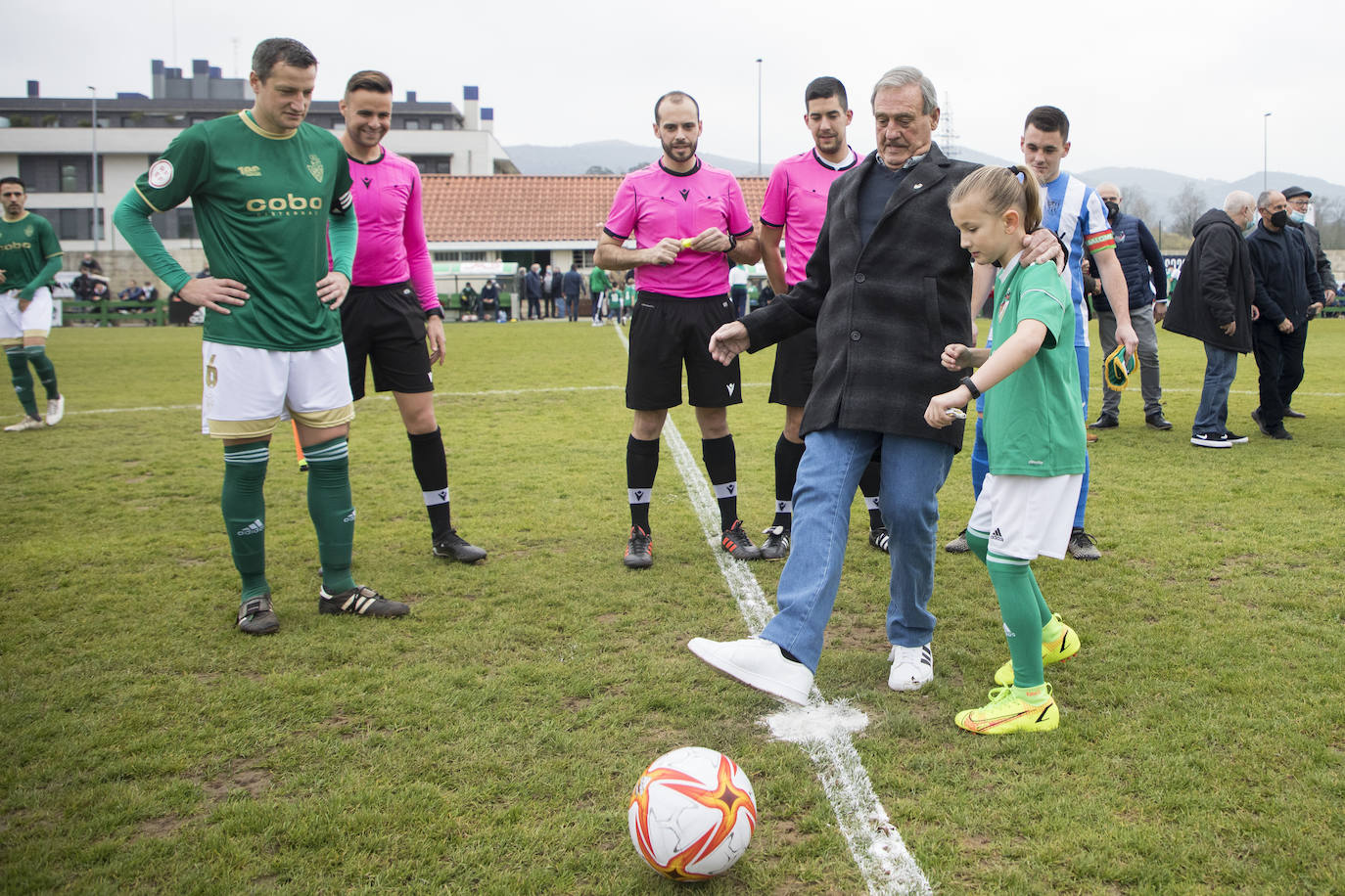 Fotos: Imágenes del partido con el que La Cultural ha celebrado su centenario