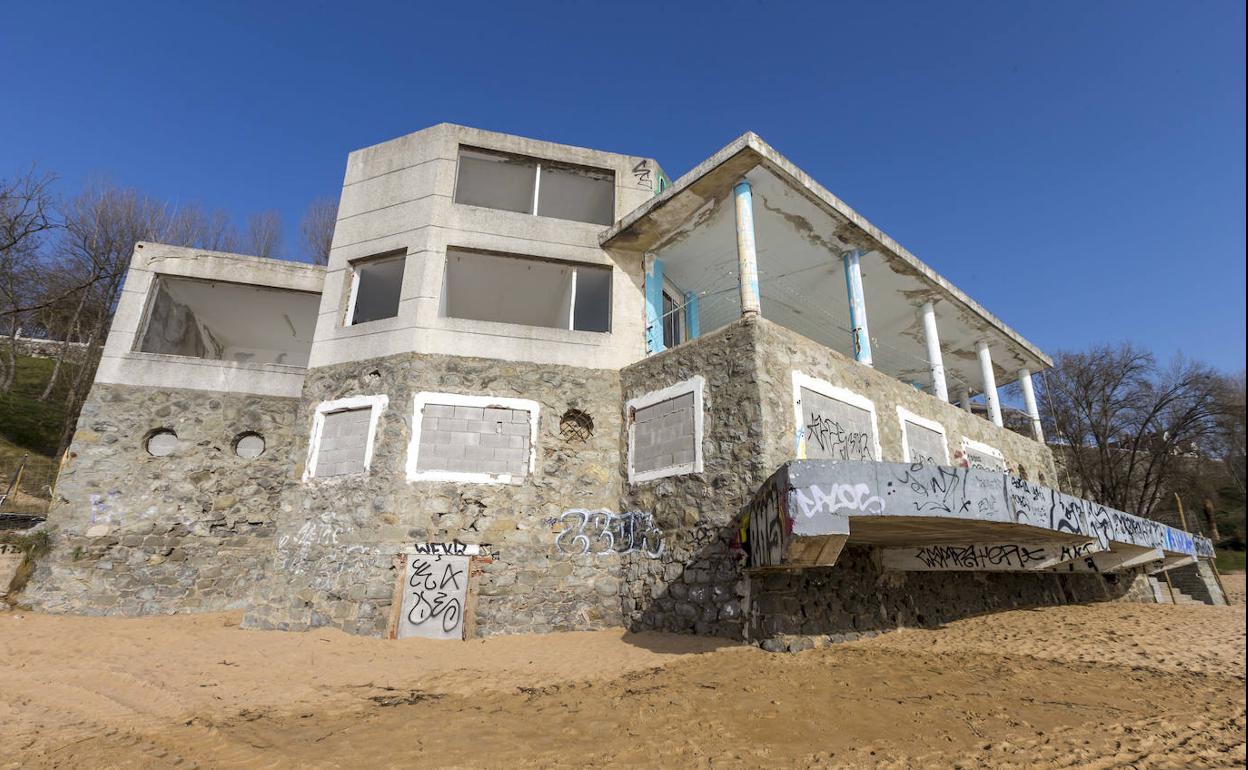 ¿Una escuela deportiva, un albergue, un bar...? ¿Una consulta popular?