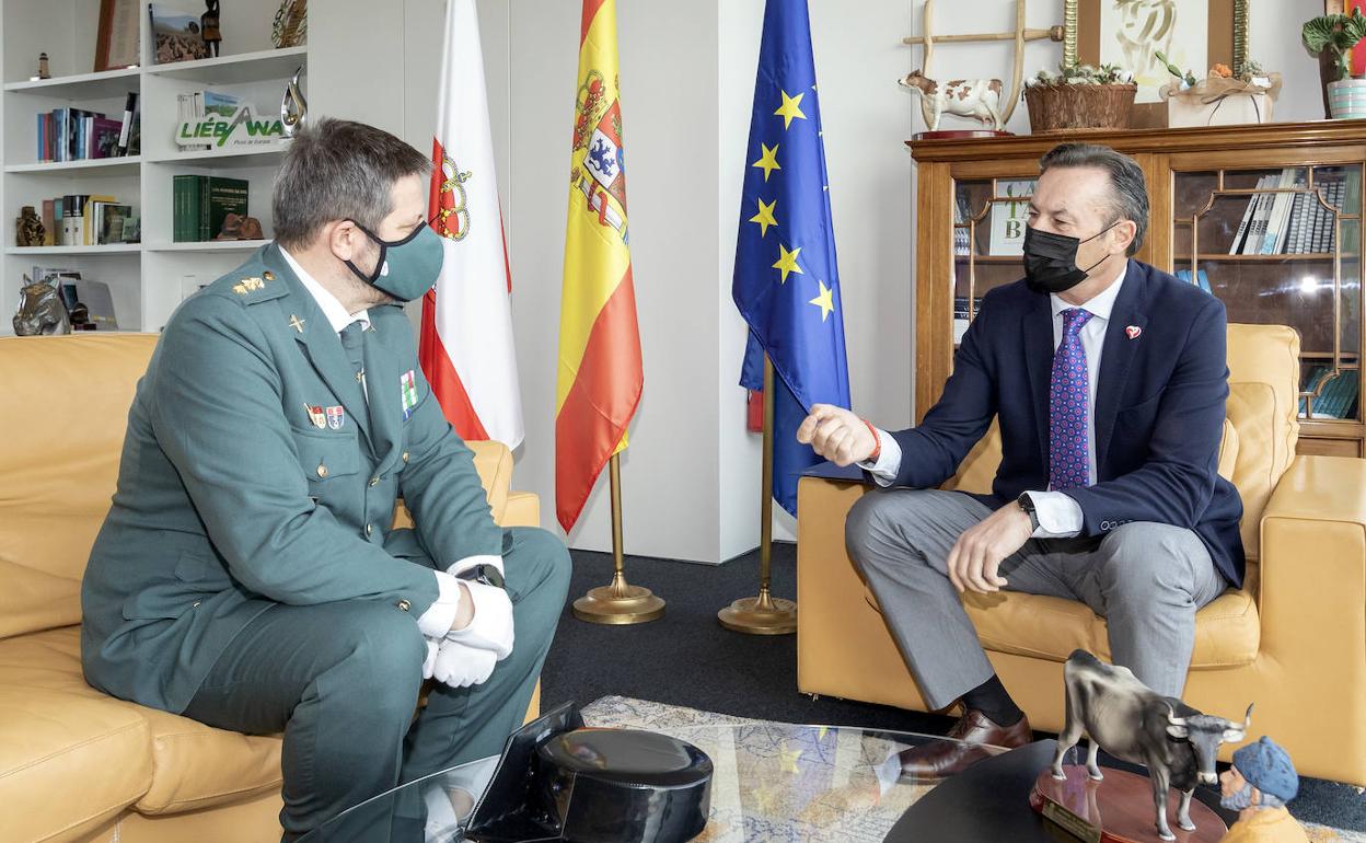 La coordinación entre agentes del Medio Natural y Guardia Civil «clave» para localizar a los incendiarios