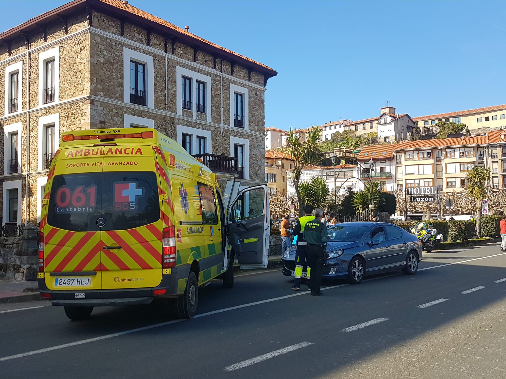 Muere tras un infarto mientras iba al volante en el centro de San Vicente y choca contra otro coche