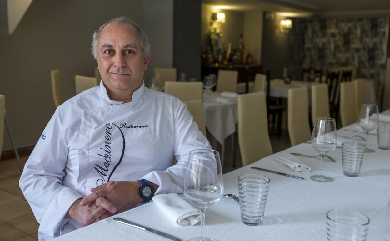 Fernando Pérez, en el comedor de su restaurante en la calle Ruiz de Alda. 