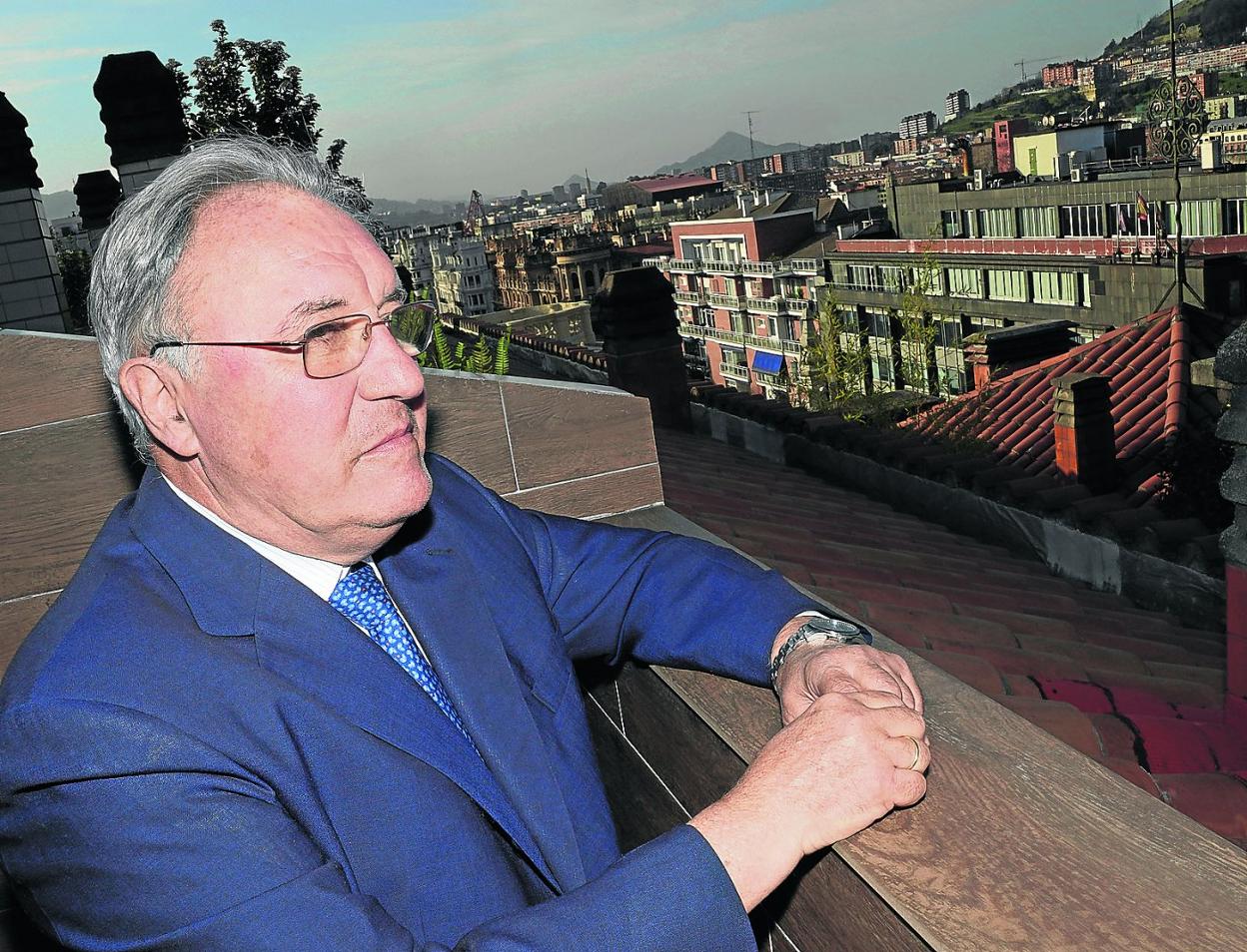 José Antonio Jainaga, presidente de Sidenor, en la terraza de su despacho en Bilbao. 