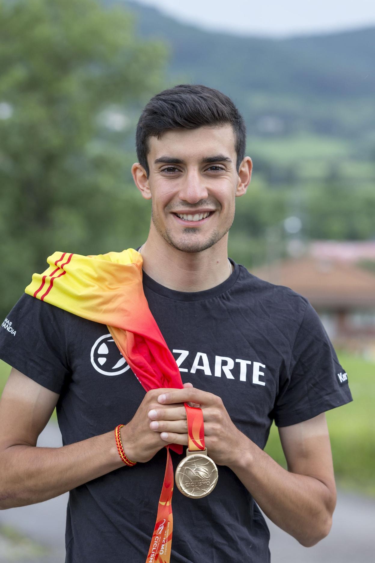 Iván Cobo, con una de sus medallas. 