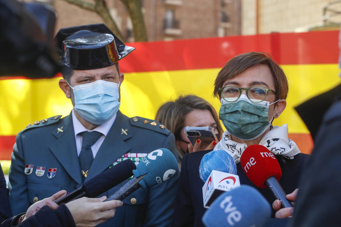 Antonio Jesús Orantos y María Gámez atienden a los medios de comunicación tras la toma de posesión.