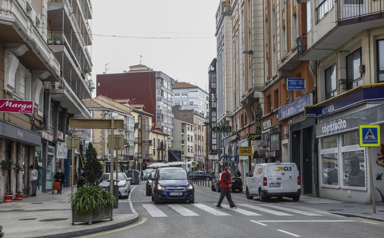 Vista general de la calle Julián Ceballos, a la altura del cruce con Ruiz Tagle. 