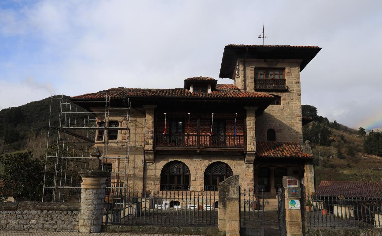 Casona de Sotama, sede del Ayuntamiento de Cillorigo de Liébana 